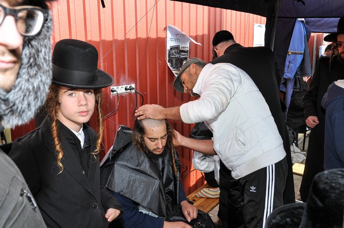 תספורת בערב ראש השנה ע"י הכנסת אורחים המרכזית אומן