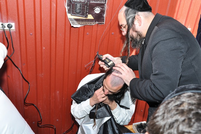 תספורת בערב ראש השנה ע"י הכנסת אורחים המרכזית אומן