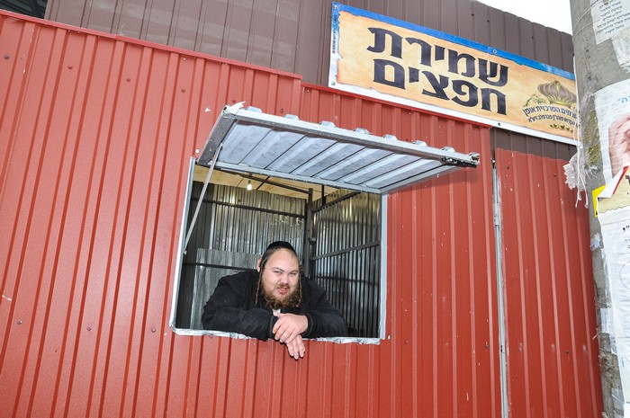 עמדת שמירת חפצים שע"י ארגון הכנסת אורחים המרכזית אומן