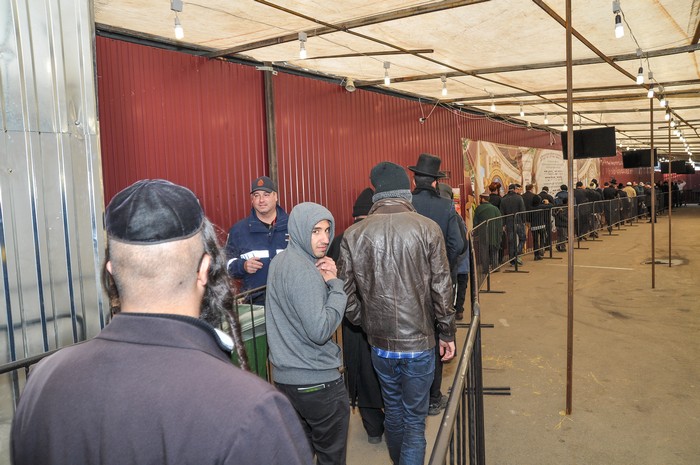 חלוקת ארוחות חינם בימי החול