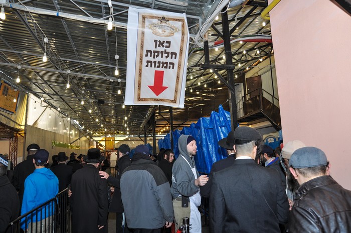 חלוקת ארוחות חינם בימי החול