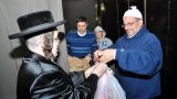 חלוקת ארוחות ארוזות TO GO הכנסת אורחים אומן